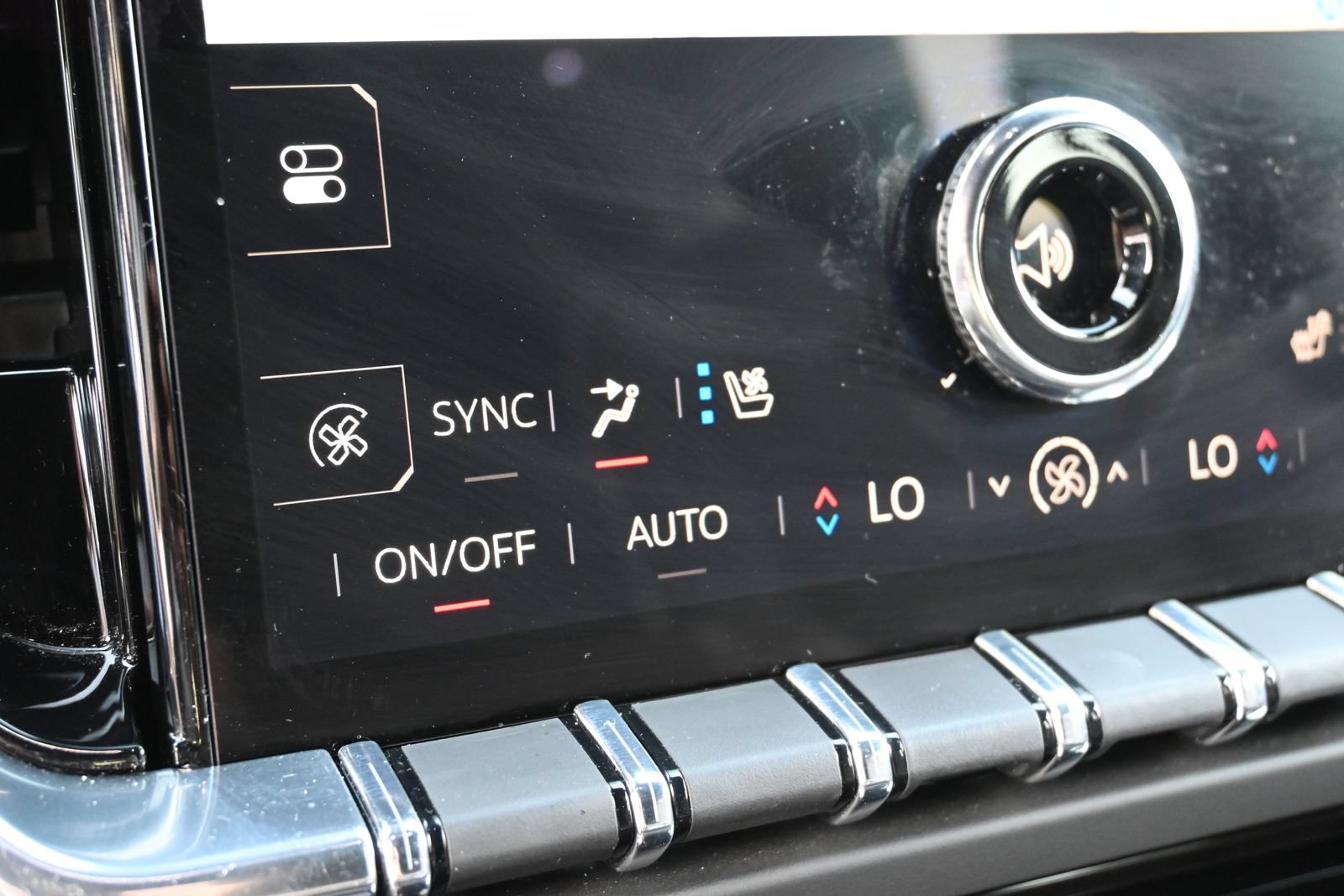 Used 2025 GMC Yukon Denali Ultimate AWD/4WD image 15