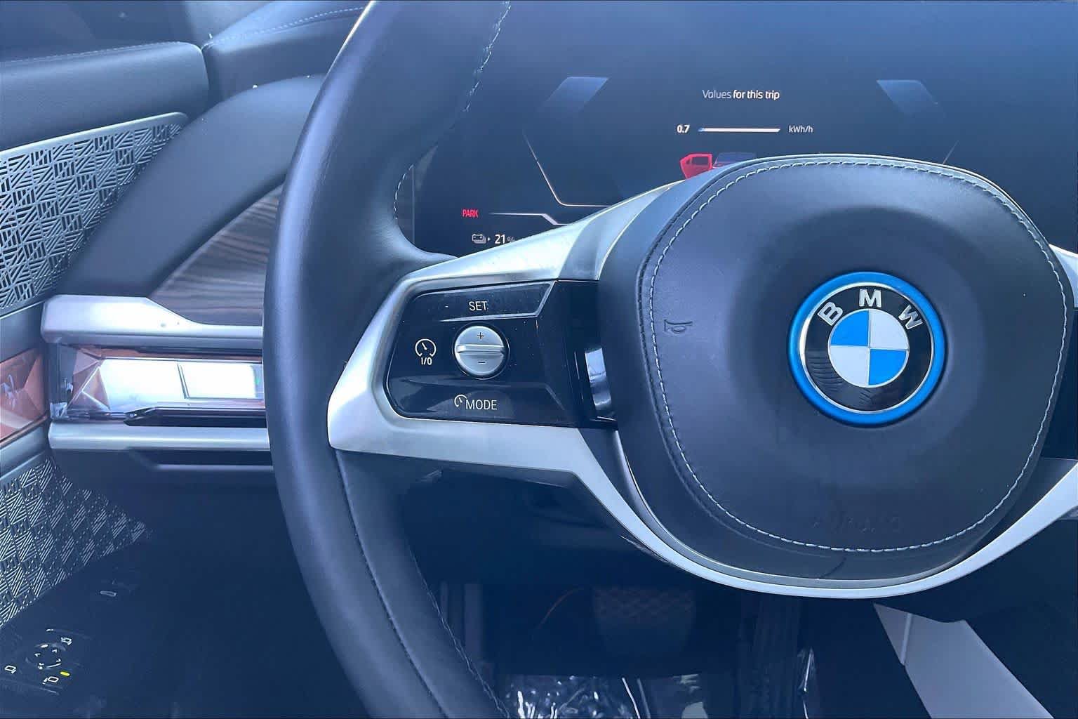 Used 2023 BMW i7 xDrive60 AWD/4WD image 23