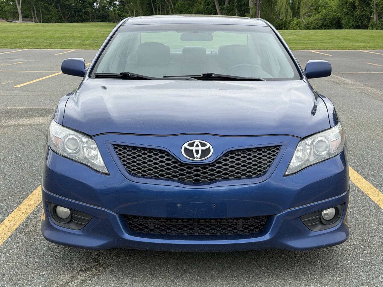 Used 2010 Toyota Camry SE FWD image 3