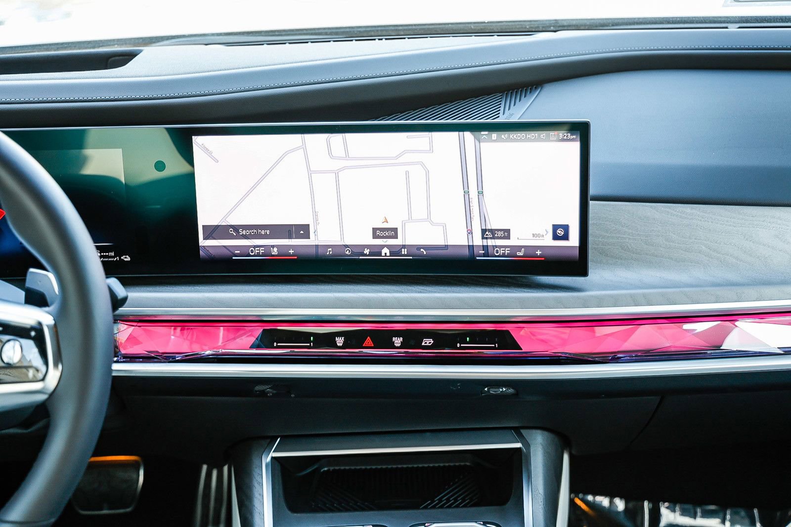 Used 2026 BMW 750e xDrive image 11