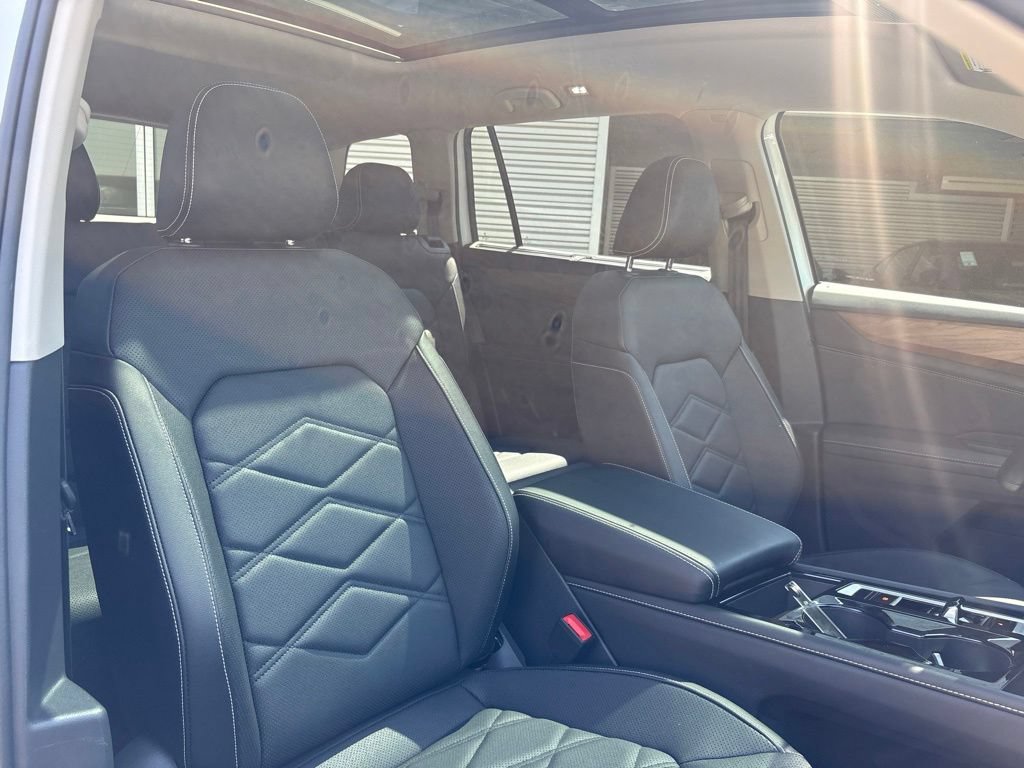 Used 2025 Volkswagen Atlas SE w/ Panoramic Sunroof Package FWD image 16