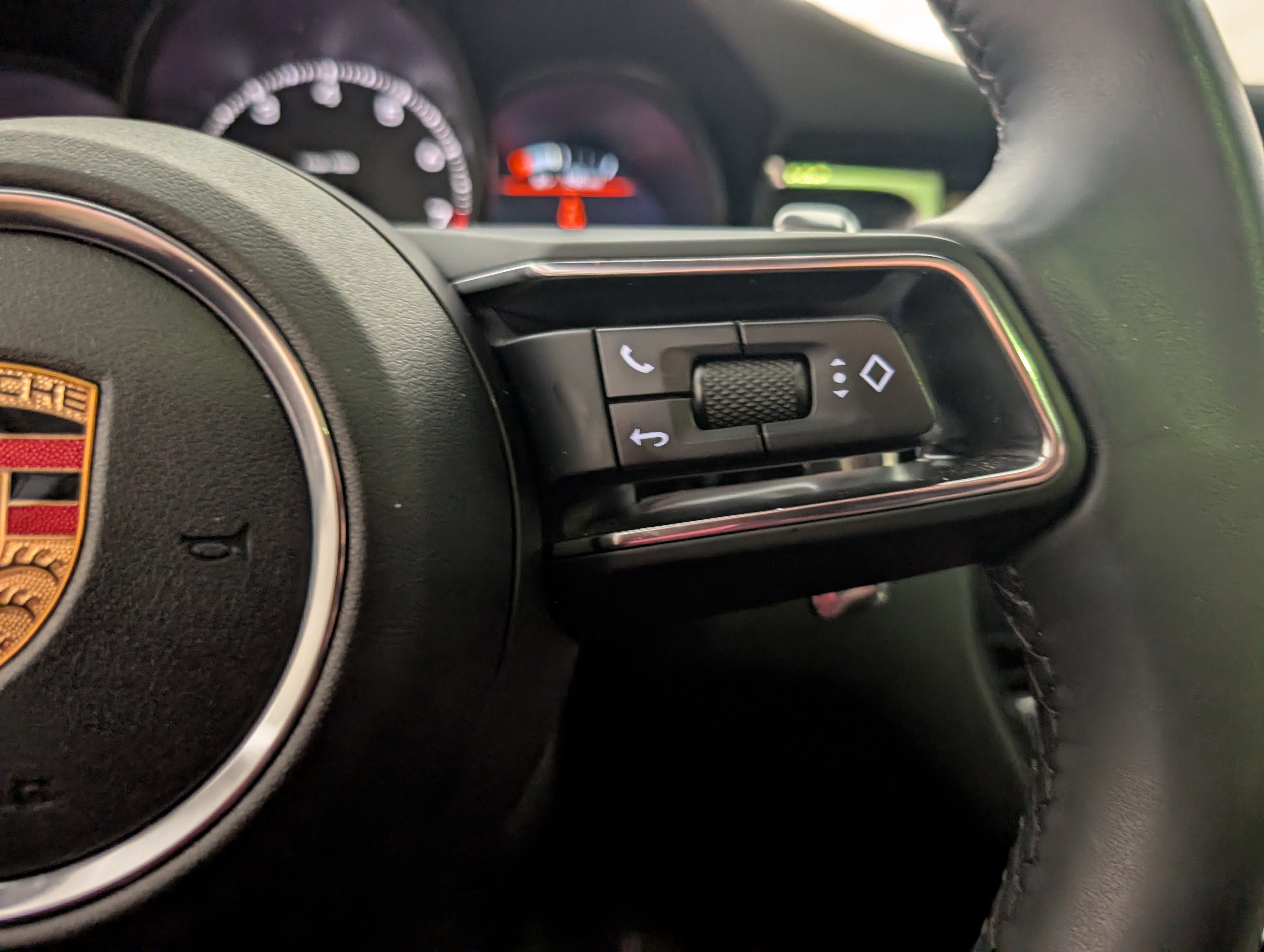 Used 2025 Porsche Macan image 34