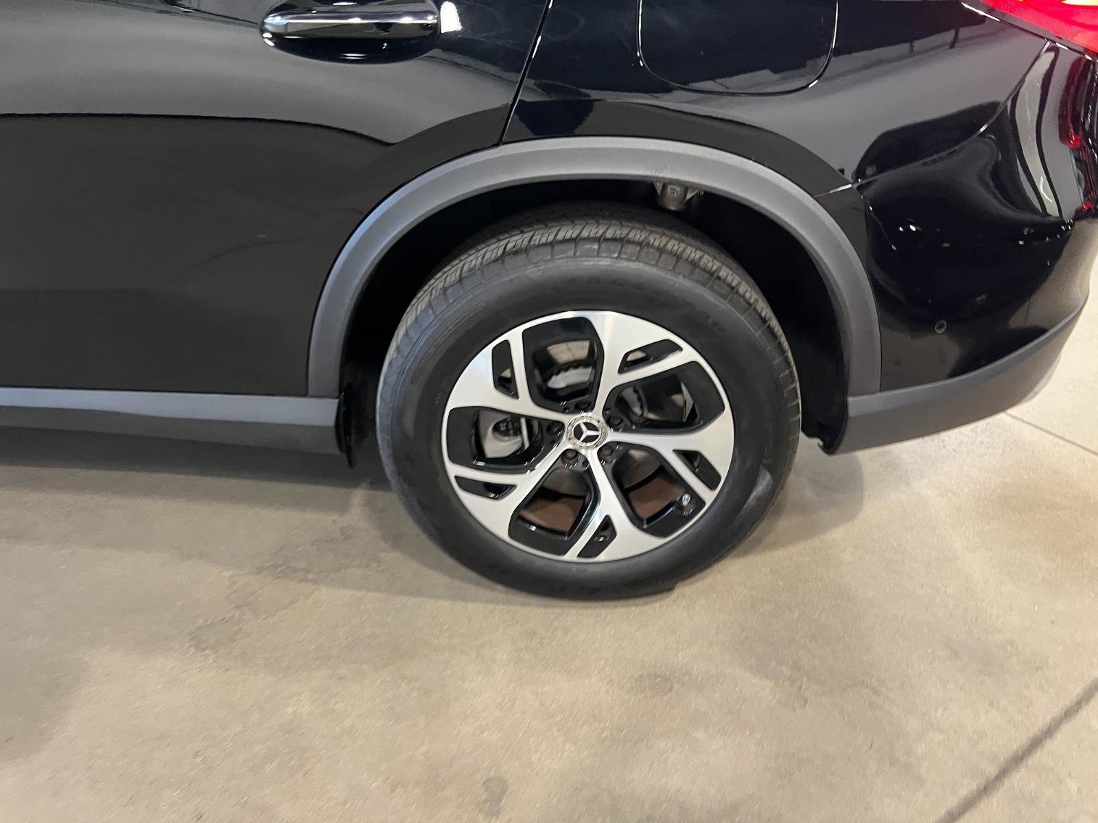 Used 2025 Mercedes-Benz GLC 350e 4MATIC image 48