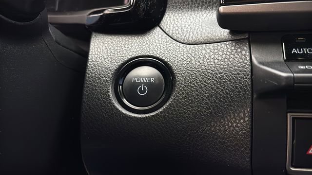 Used 2025 Toyota Camry SE image 27