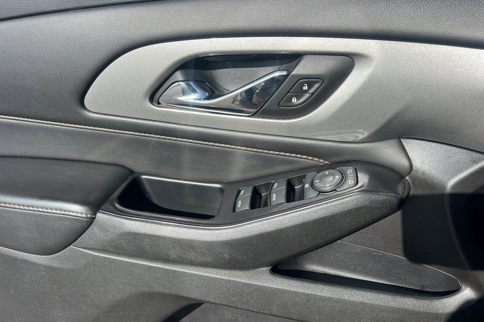 Used 2020 Chevrolet Traverse LS image 8