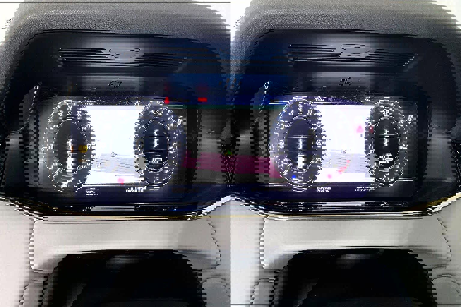 Used 2020 Land Rover Range Rover Evoque First Edition image 25