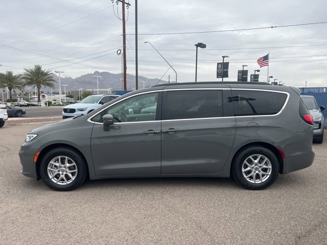 Used 2022 Chrysler Pacifica Touring-L image 6