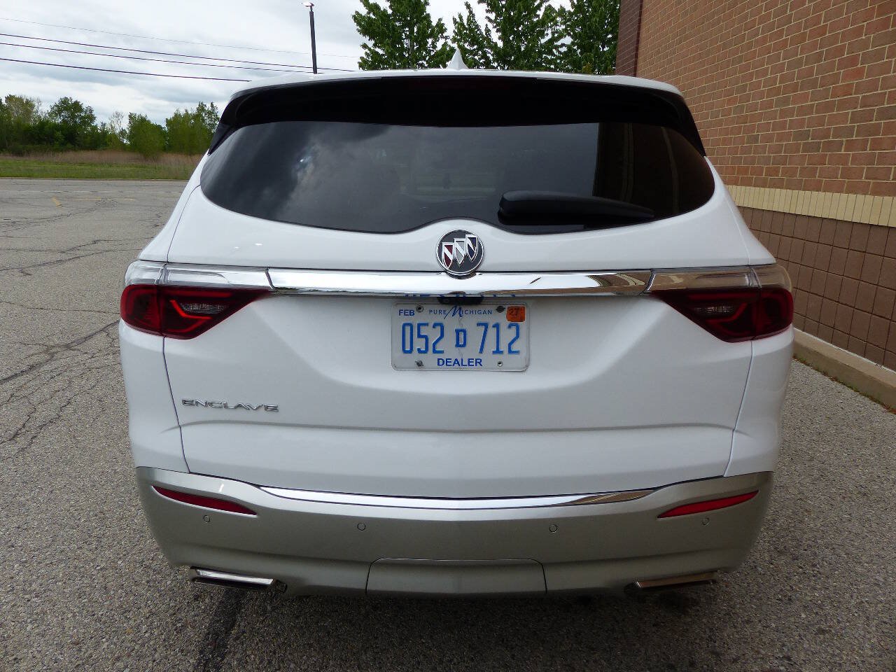 Used 2022 Buick Enclave Premium w/ Surround and Sites Package FWD image 9