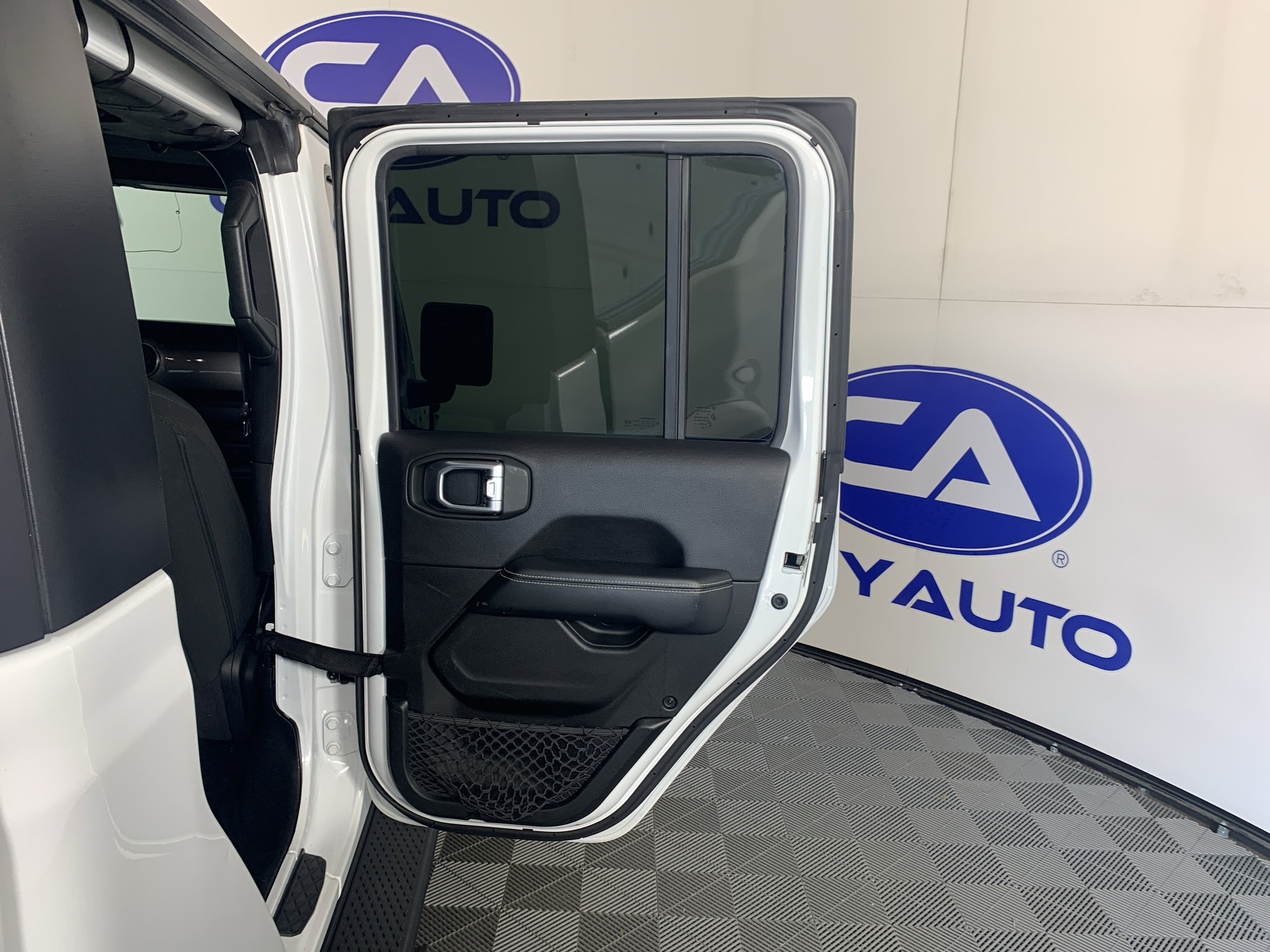 Used 2020 Jeep Gladiator Overland AWD/4WD image 32