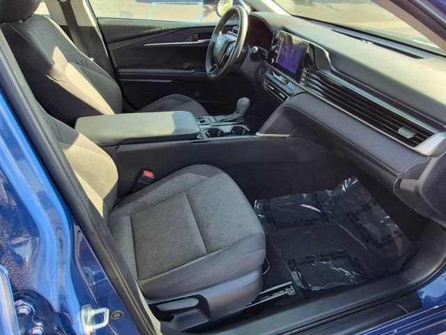 Used 2025 Toyota Camry LE FWD image 5
