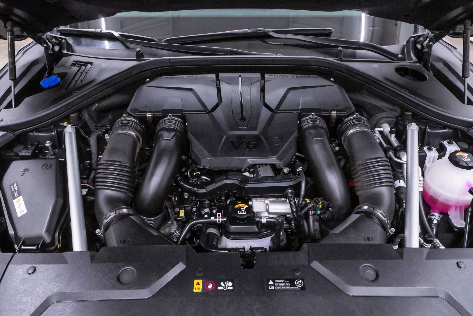 Certified 2025 Genesis GV70 3.5T Sport w/ Sport Advanced Package image 20