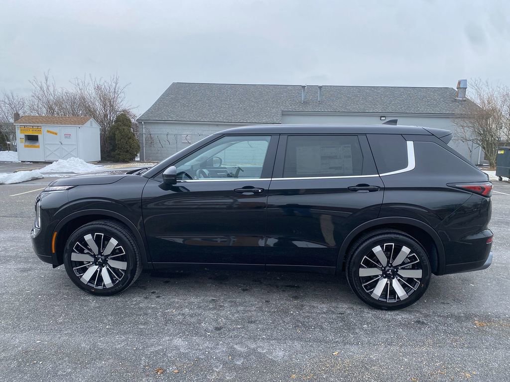 New 2026 Mitsubishi Outlander SE image 9