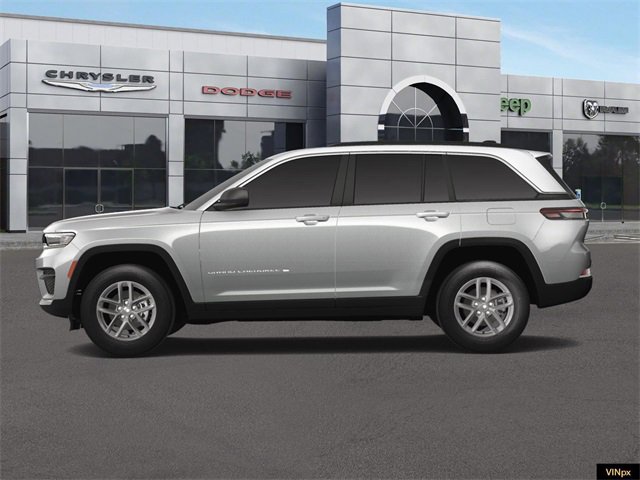 Used 2024 Jeep Grand Cherokee Laredo X image 3