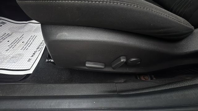 Used 2016 Ford Focus SE w/ SE Cold Weather Package FWD image 24
