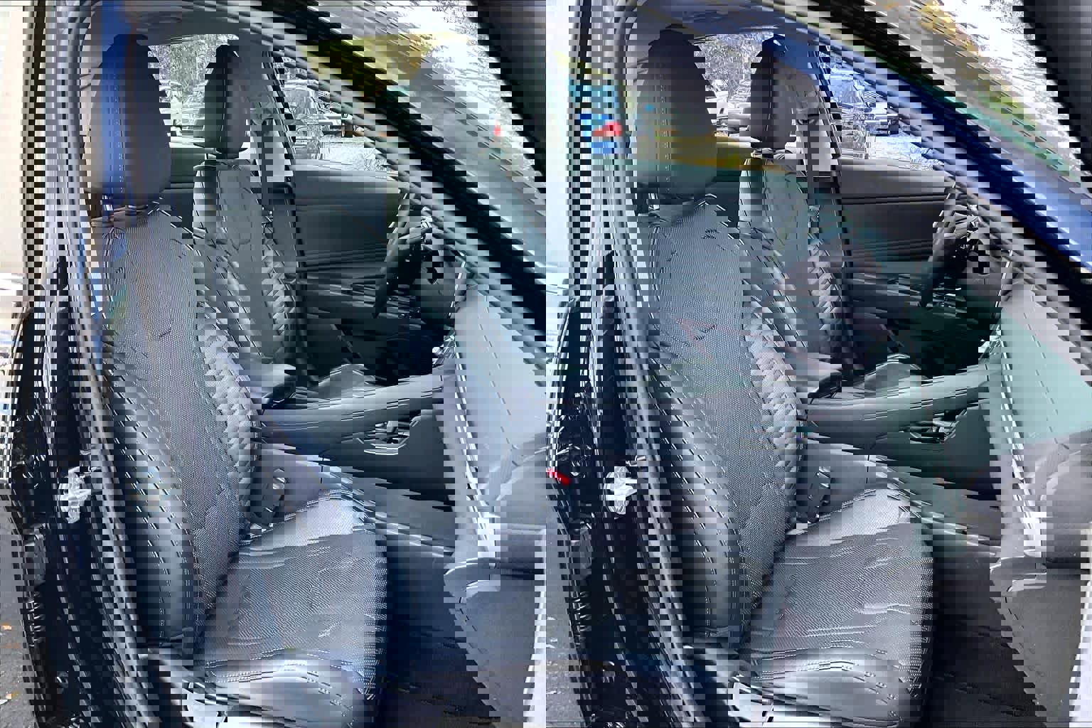 Used 2022 Hyundai Elantra Limited w/ Preferred Accessory Package image 9