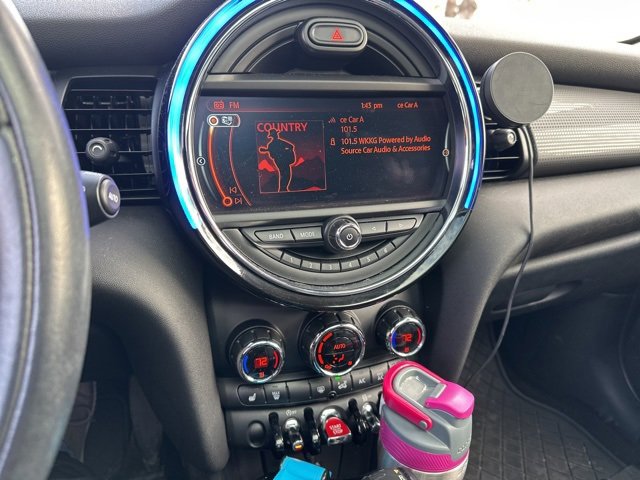 Used 2016 MINI Cooper 4-Door Hardtop image 8