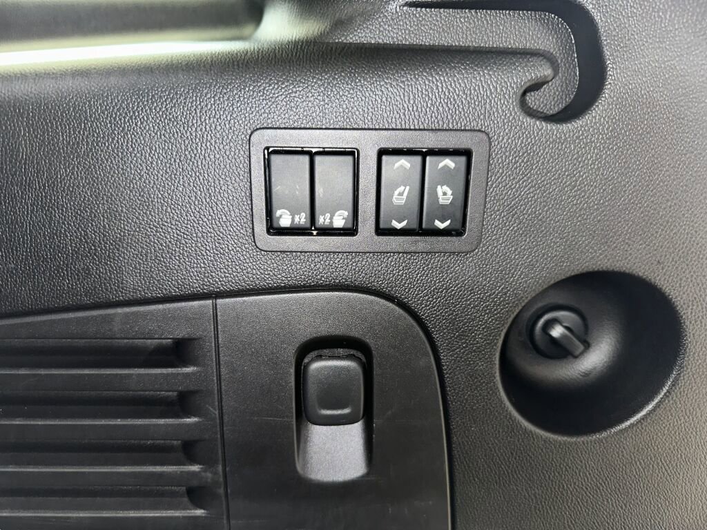 Used 2016 Cadillac Escalade ESV Luxury image 33