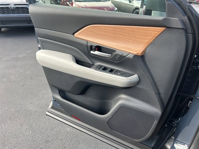 New 2026 Toyota Grand Highlander Limited image 31