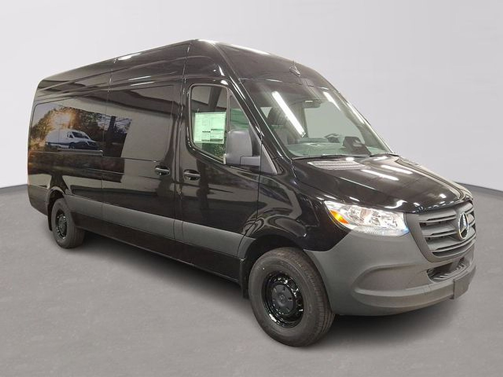 Used 2025 Mercedes-Benz Sprinter 2500 image 3