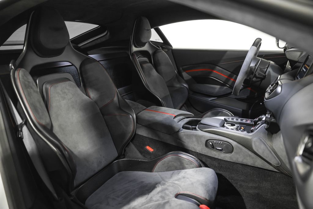 Used 2023 Aston Martin V8 Vantage Coupe RWD image 22