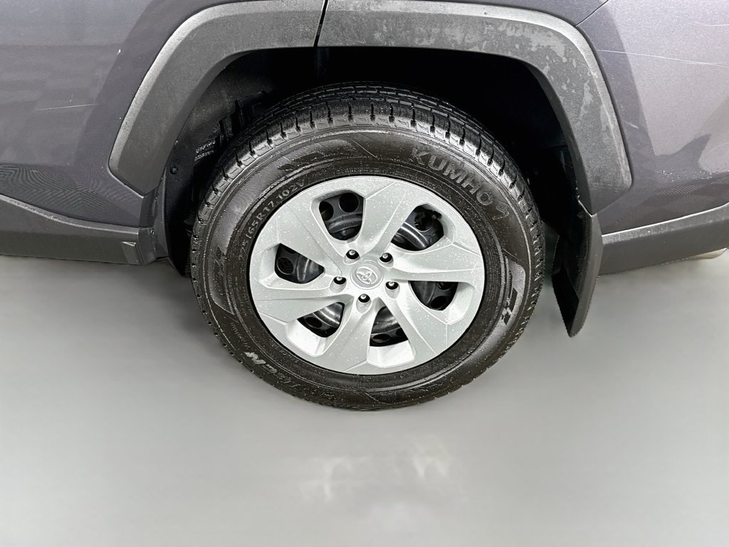Certified 2022 Toyota RAV4 LE AWD/4WD image 33