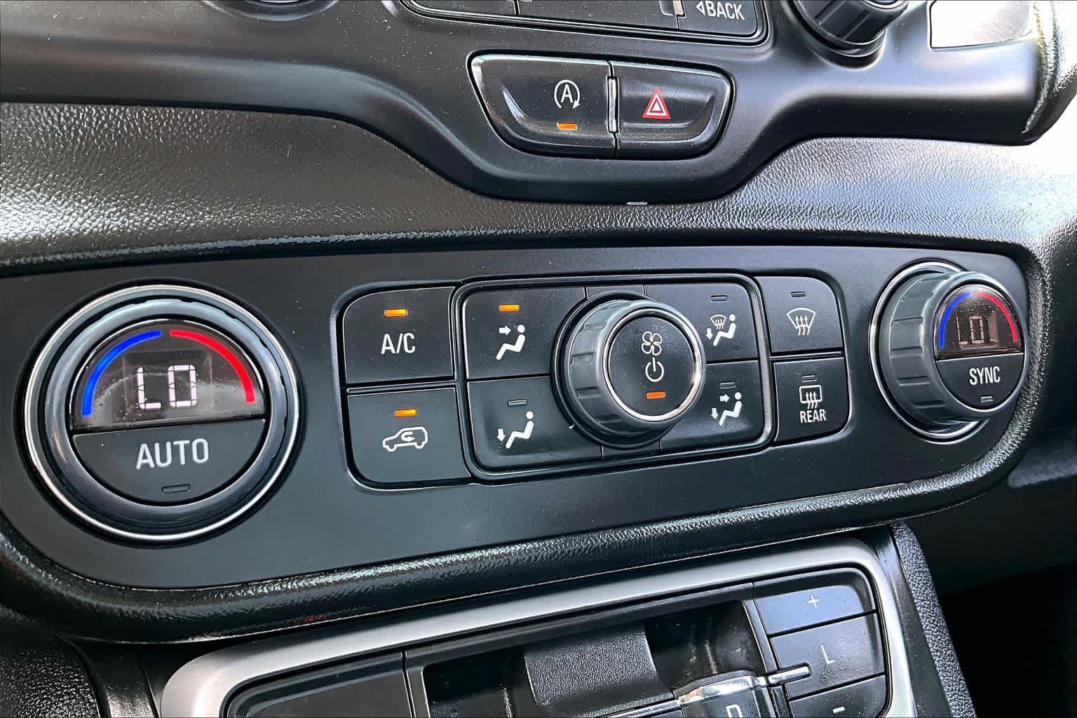 Used 2022 GMC Terrain SLT w/ Infotainment Package II FWD image 32