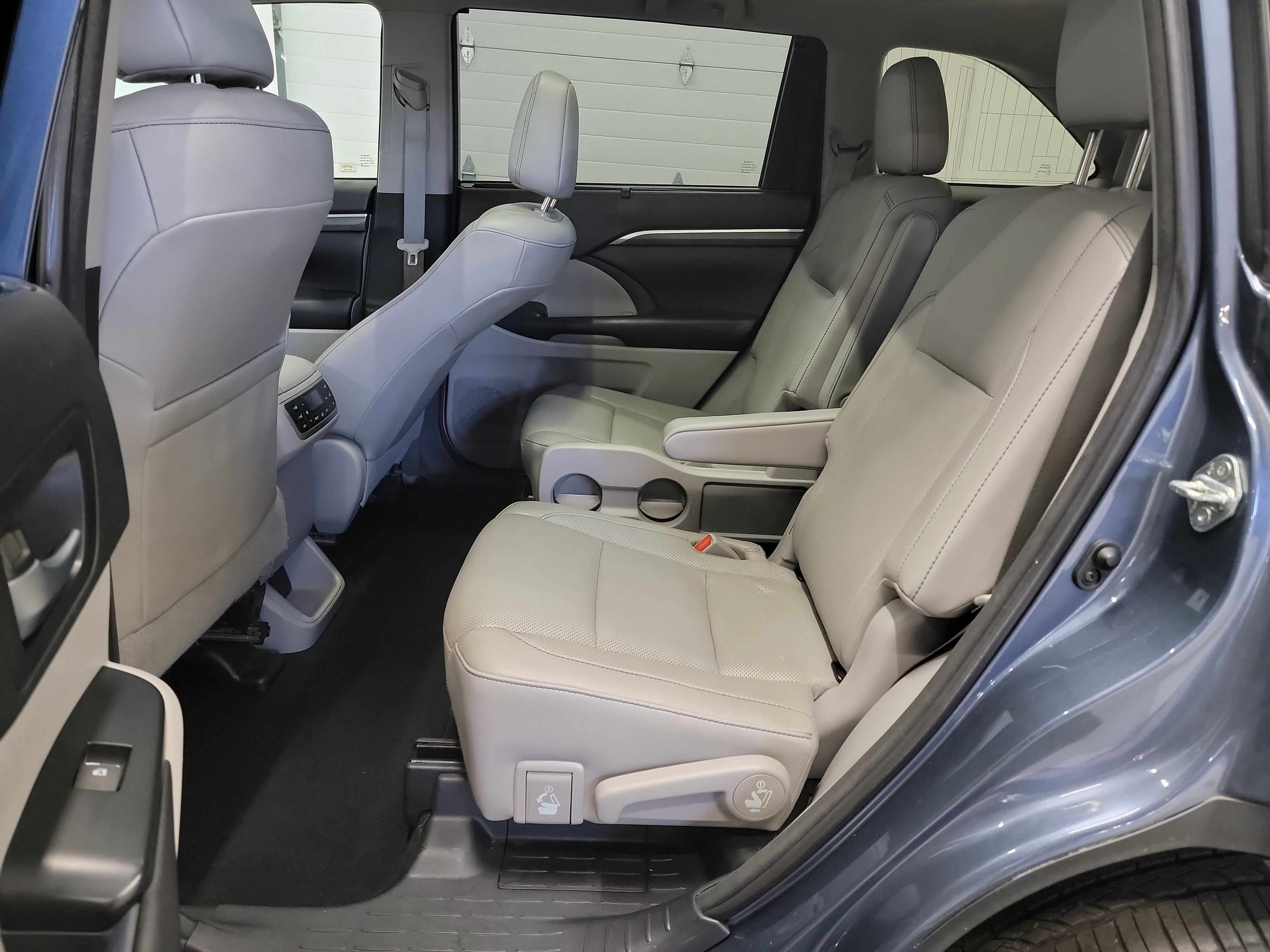 Used 2018 Toyota Highlander Limited Platinum AWD/4WD image 28