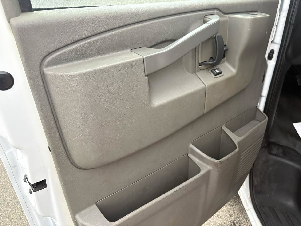 Used 2020 Chevrolet Express 3500 w/ Power Convenience Package RWD image 16