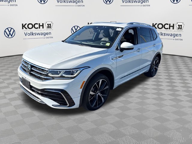 Used 2023 Volkswagen Tiguan SEL R-Line AWD/4WD image 3