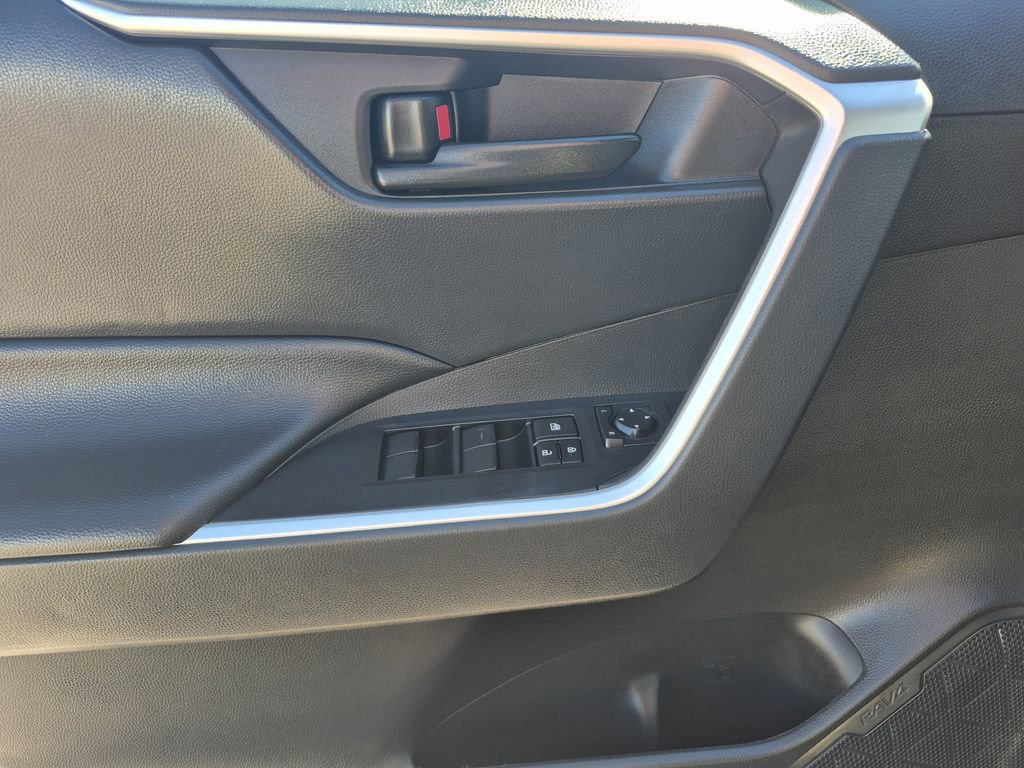 Used 2024 Toyota RAV4 LE image 7