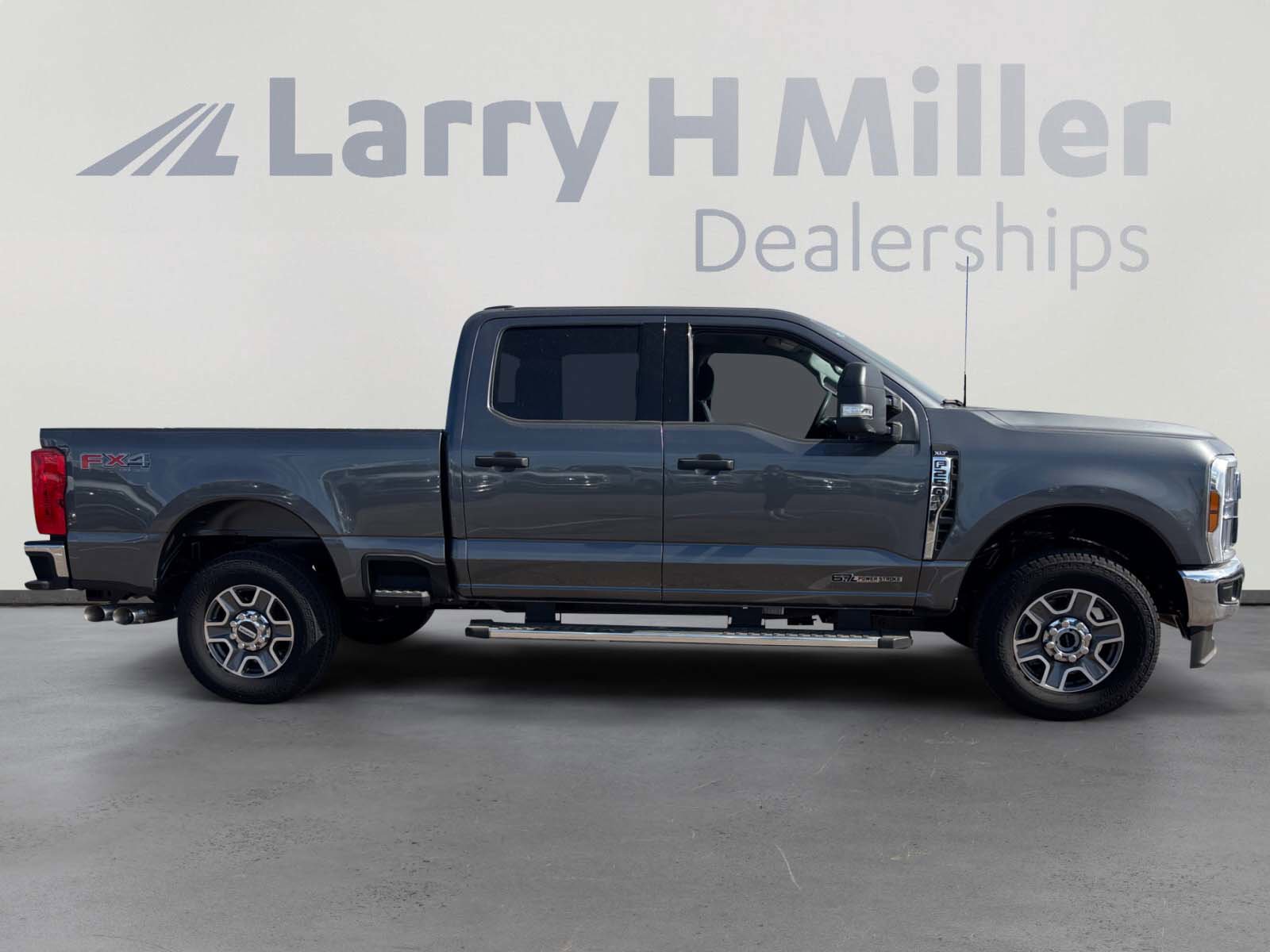 New 2025 Ford F250 XLT w/ FX4 Off-Road Package AWD/4WD image 6