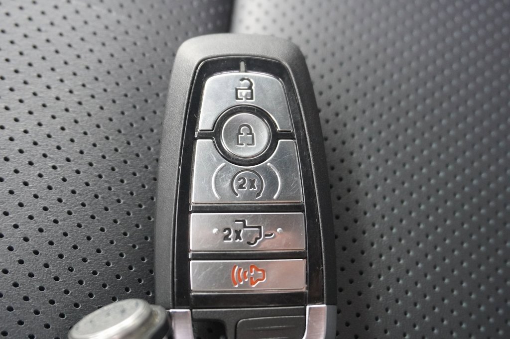 Used 2025 Ford F150 Platinum w/ FX4 Off-Road Package image 35