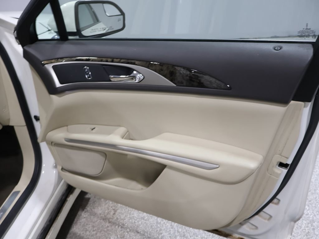 Used 2013 Lincoln MKZ image 25