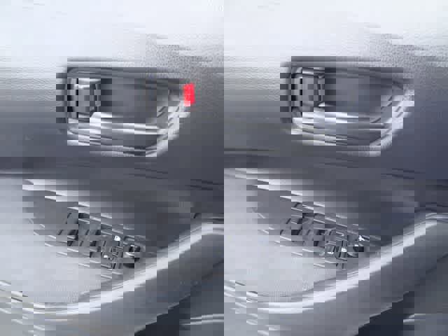 Used 2025 Toyota Corolla LE image 14