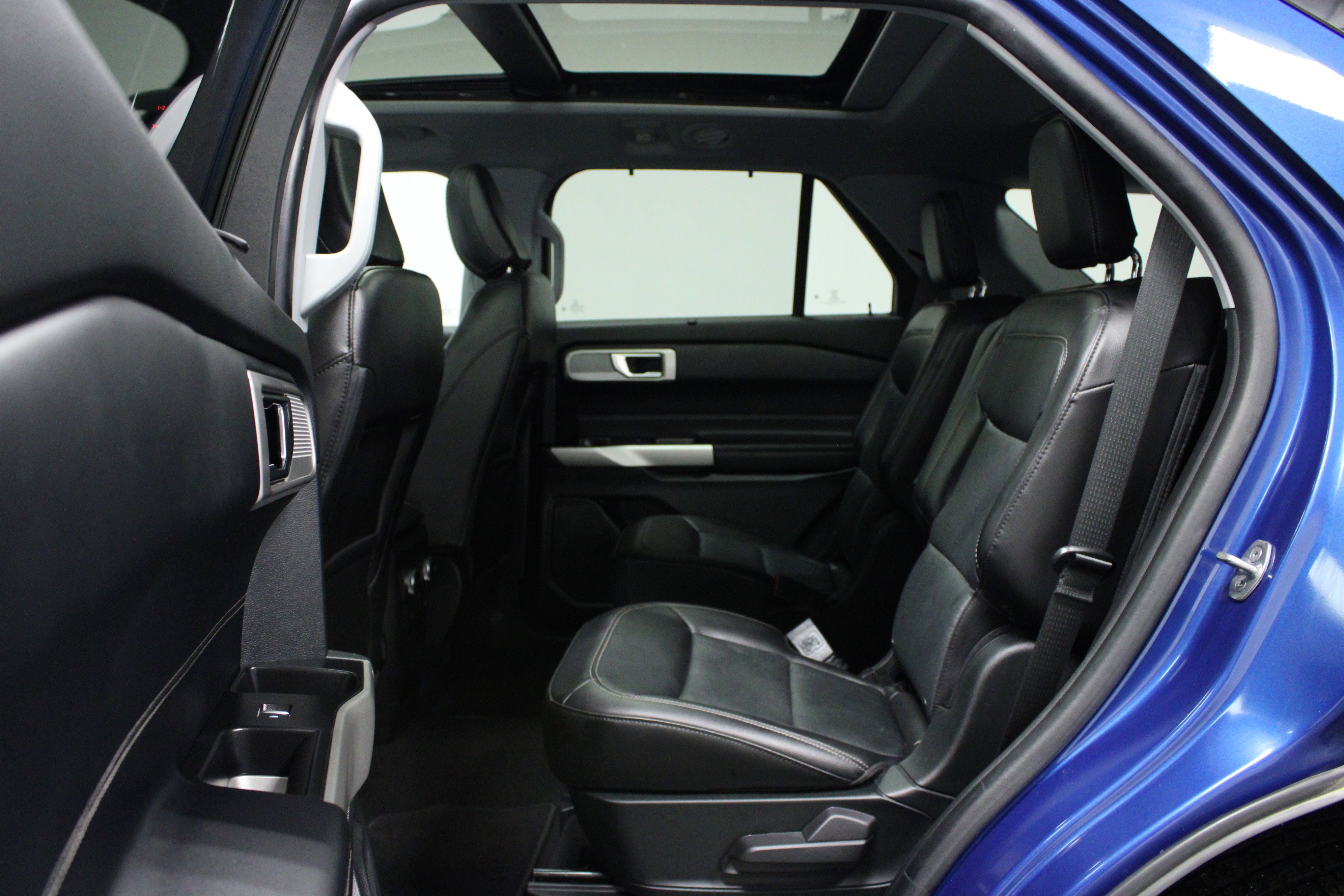 Used 2021 Ford Explorer Limited w/ Equipment Group 301A image 13