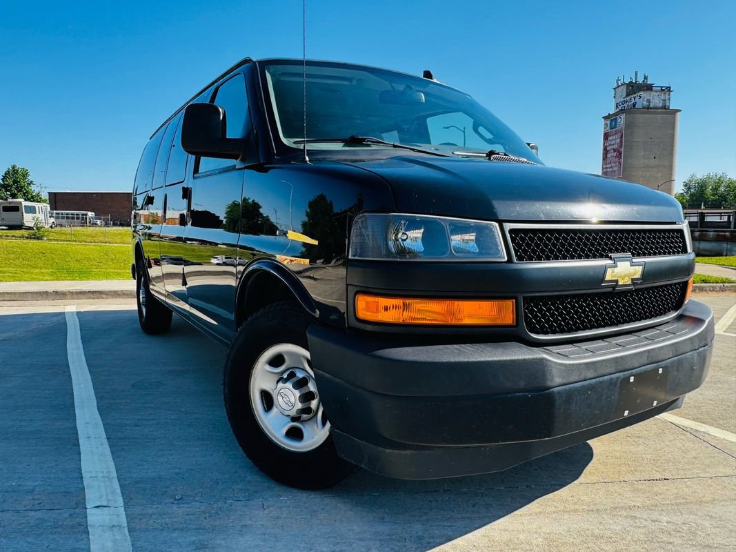 Used 2018 Chevrolet Express 2500 LS w/ Driver Convenience Package RWD image 4