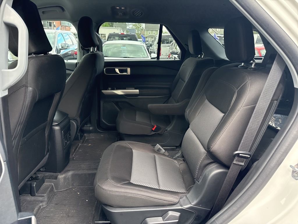 Used 2023 Ford Explorer XLT AWD/4WD image 8