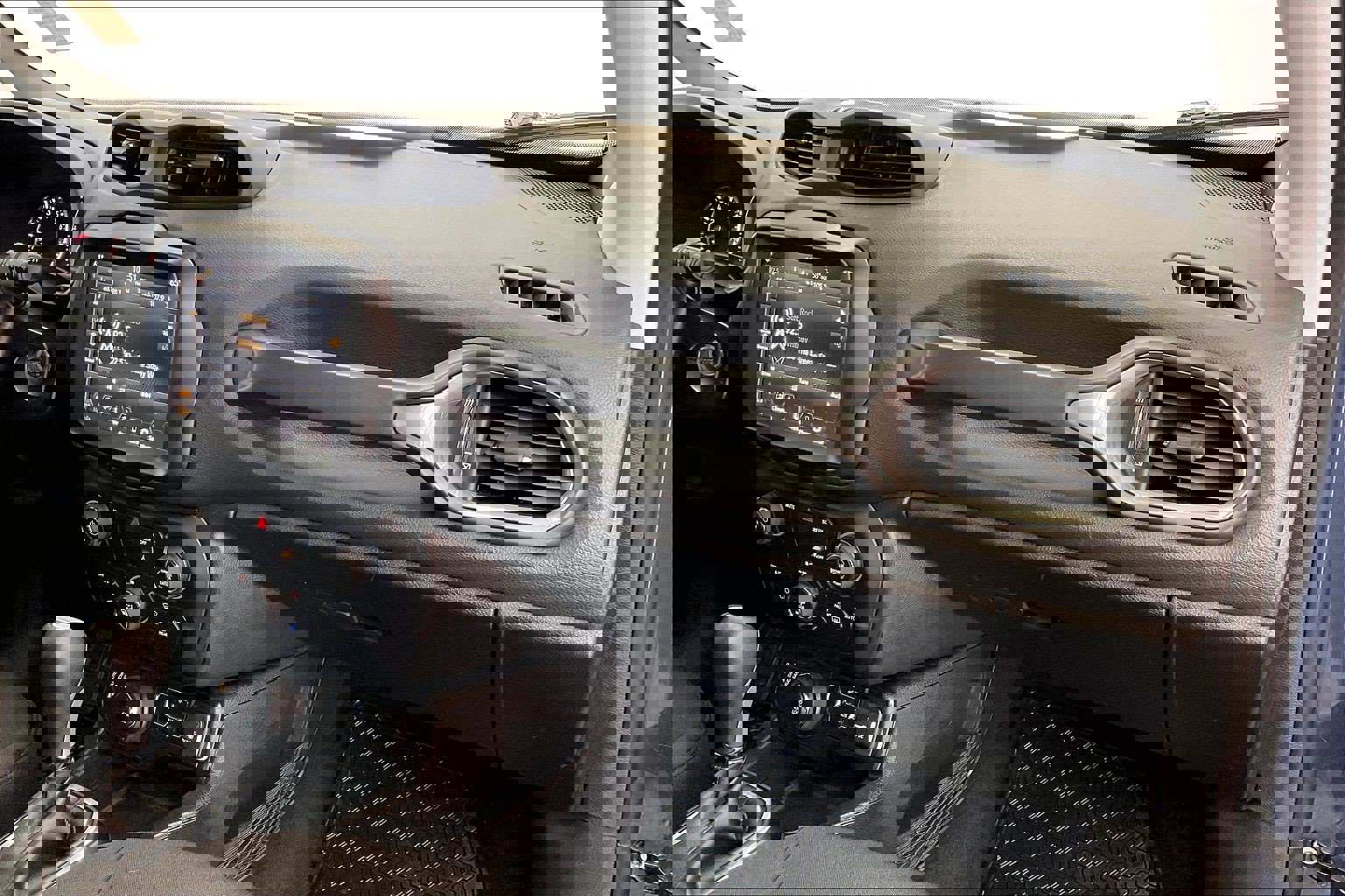 Certified 2023 Jeep Renegade Latitude image 15