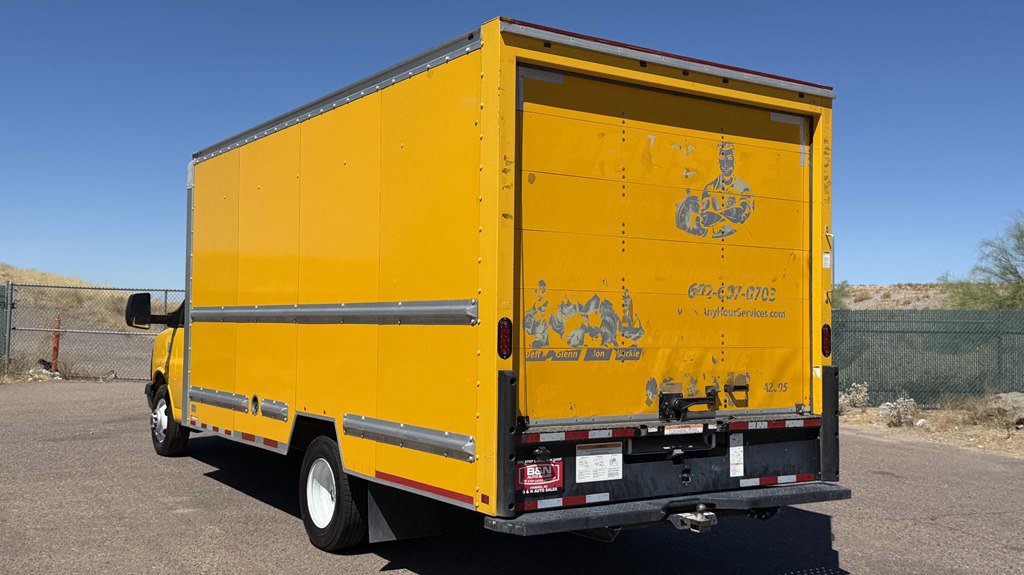 Used 2017 GMC Savana 3500 Extended RWD image 3