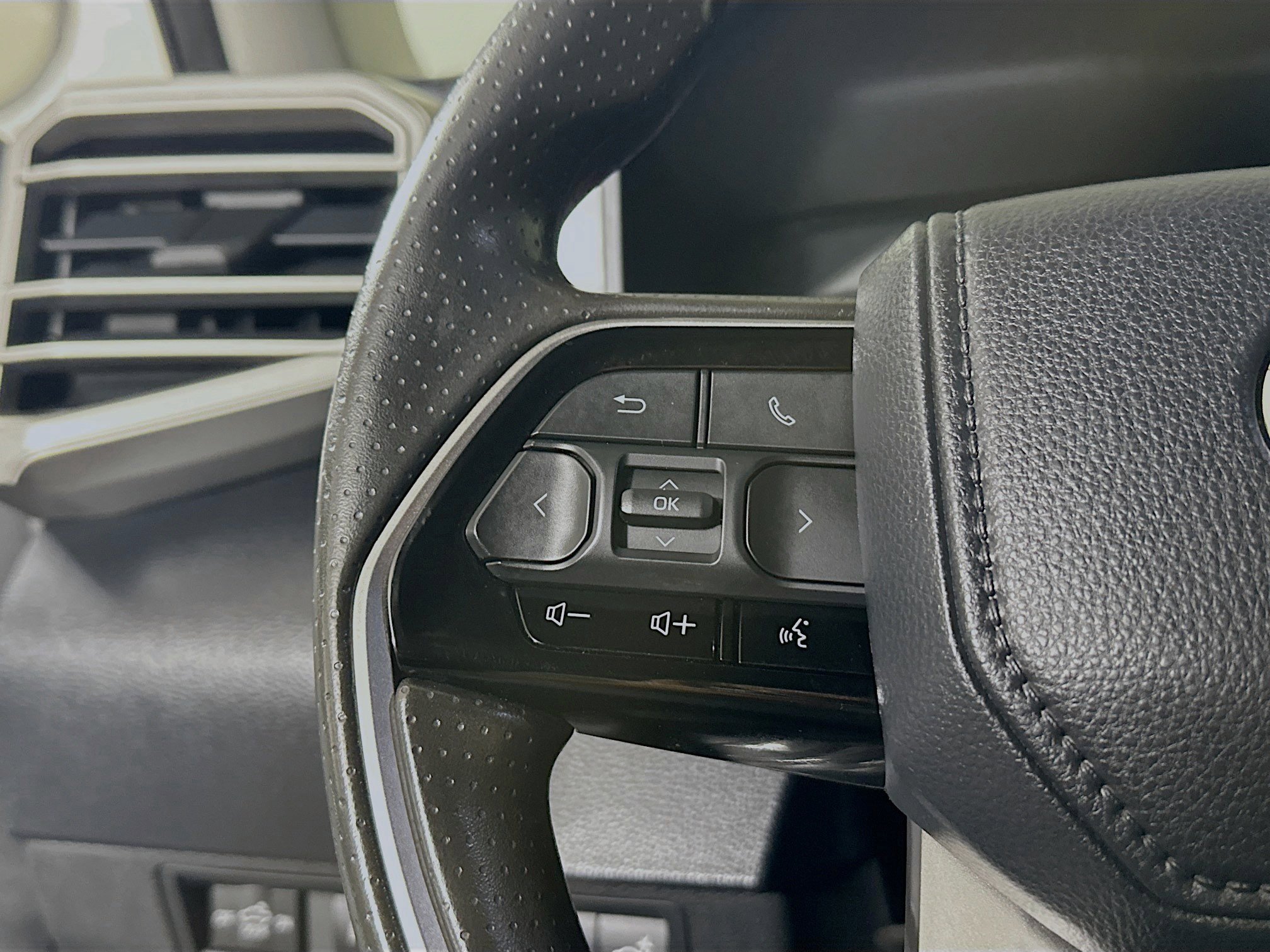 Used 2022 Toyota Tundra SR5 w/ Convenience Package image 15