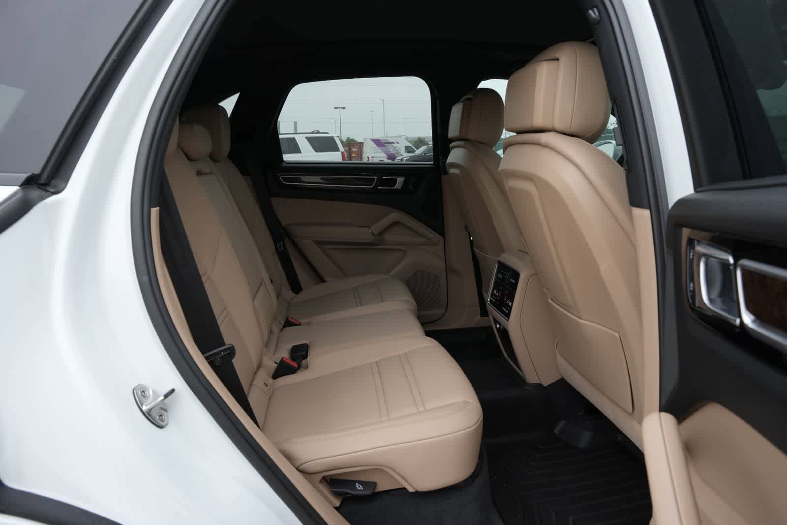 Used 2023 Porsche Cayenne Platinum Edition AWD/4WD image 20