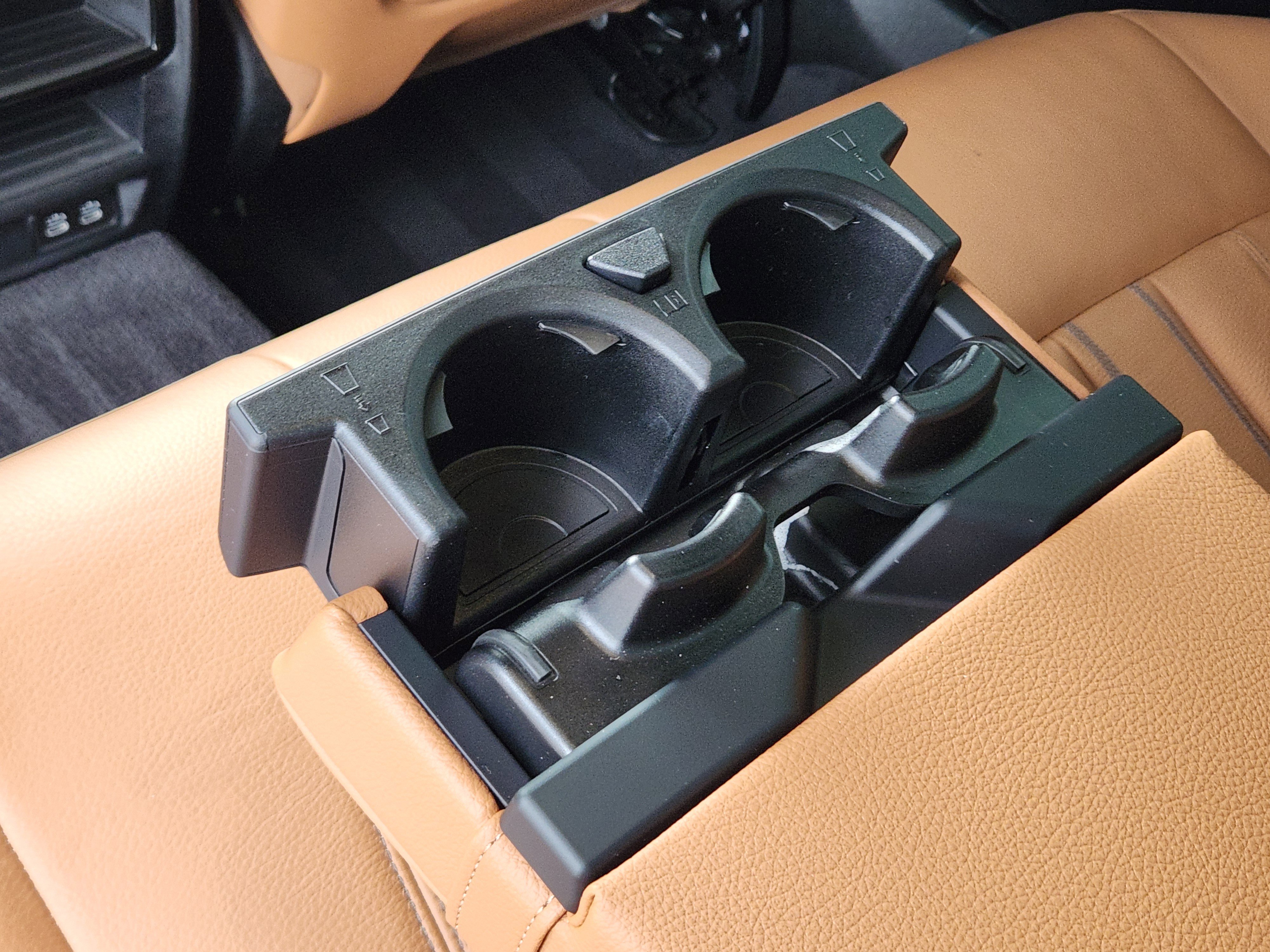 Used 2020 BMW 530e w/ M Sport Package image 36