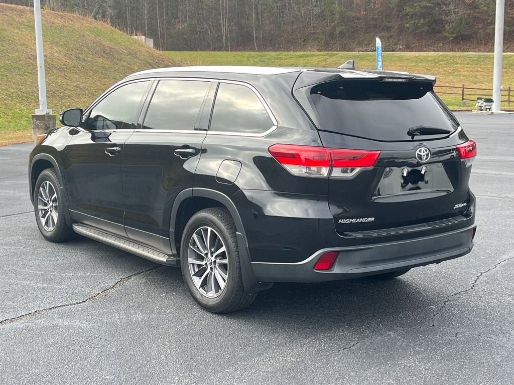 Used 2019 Toyota Highlander AWD V6 image 3