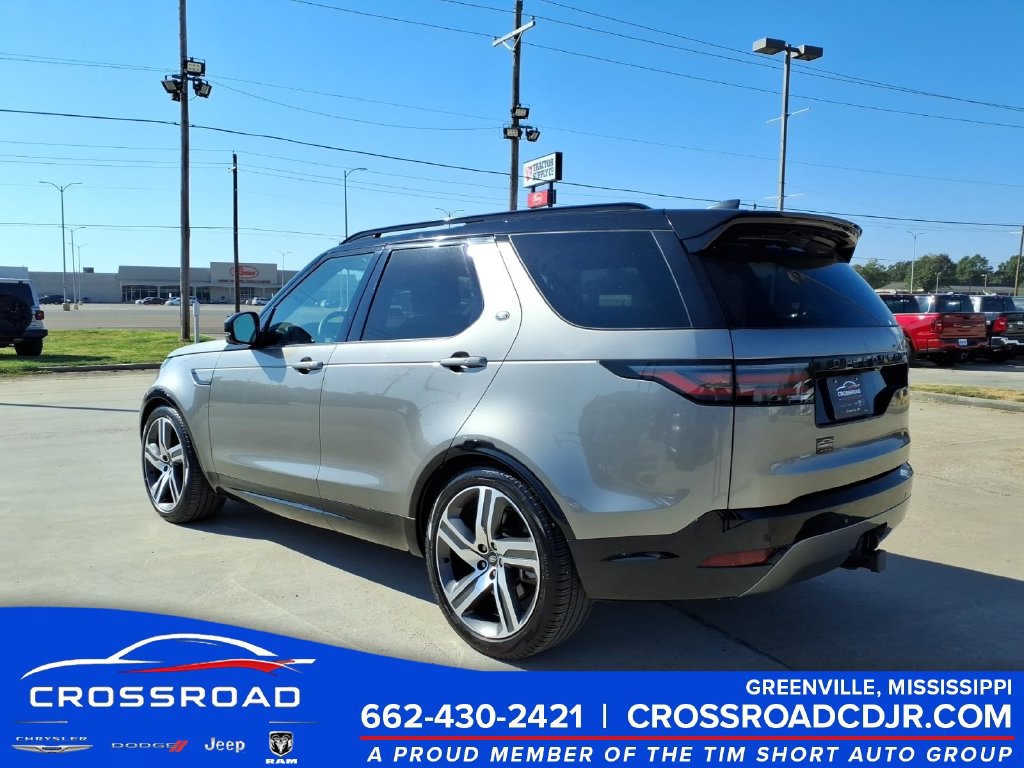 Used 2024 Land Rover Discovery Dynamic SE AWD/4WD image 3