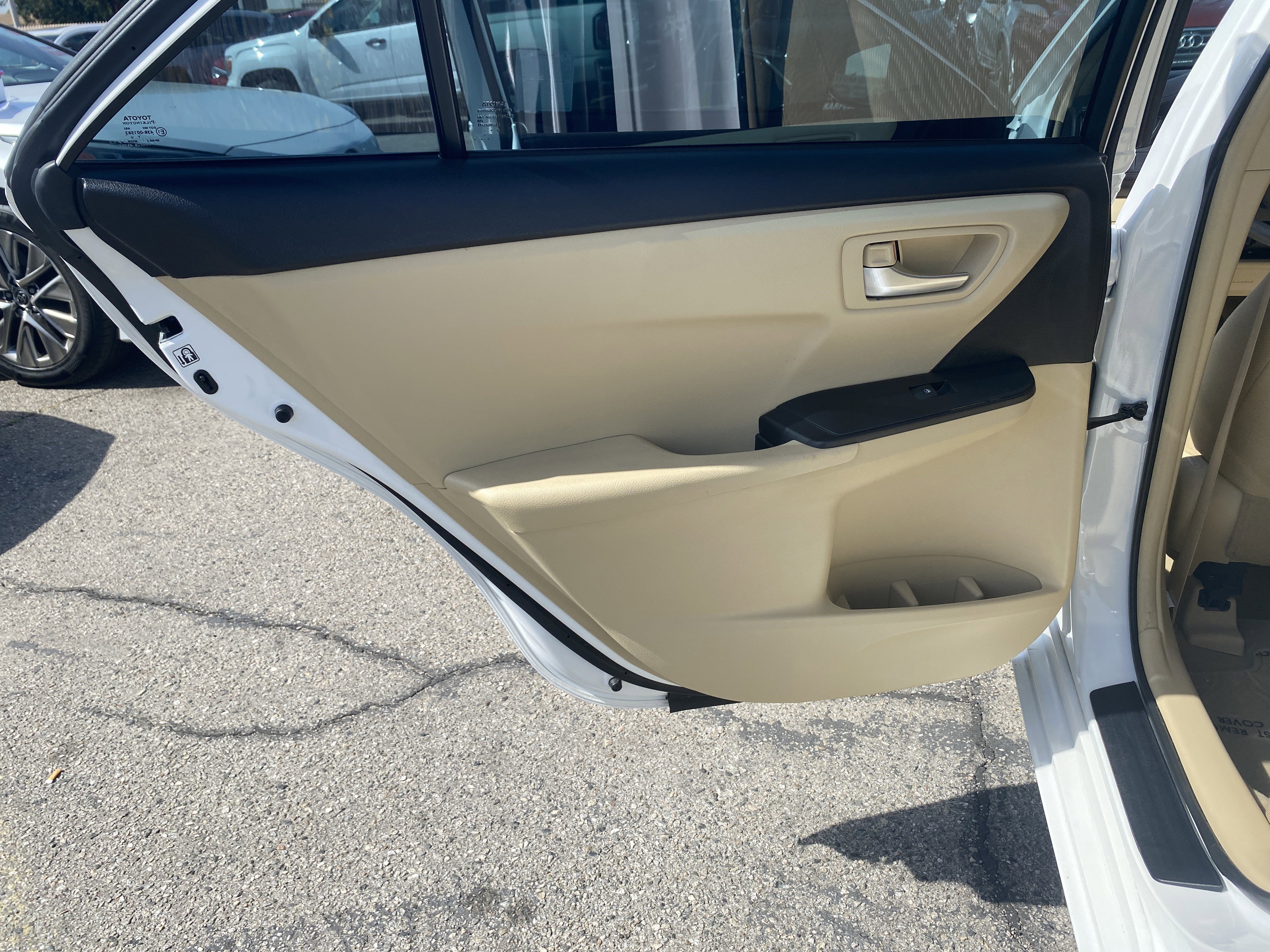 Used 2017 Toyota Camry LE FWD image 18