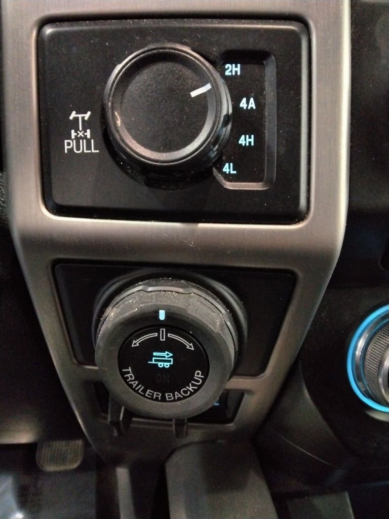 Used 2018 Ford F150 Platinum w/ Equipment Group 701A Luxury image 18