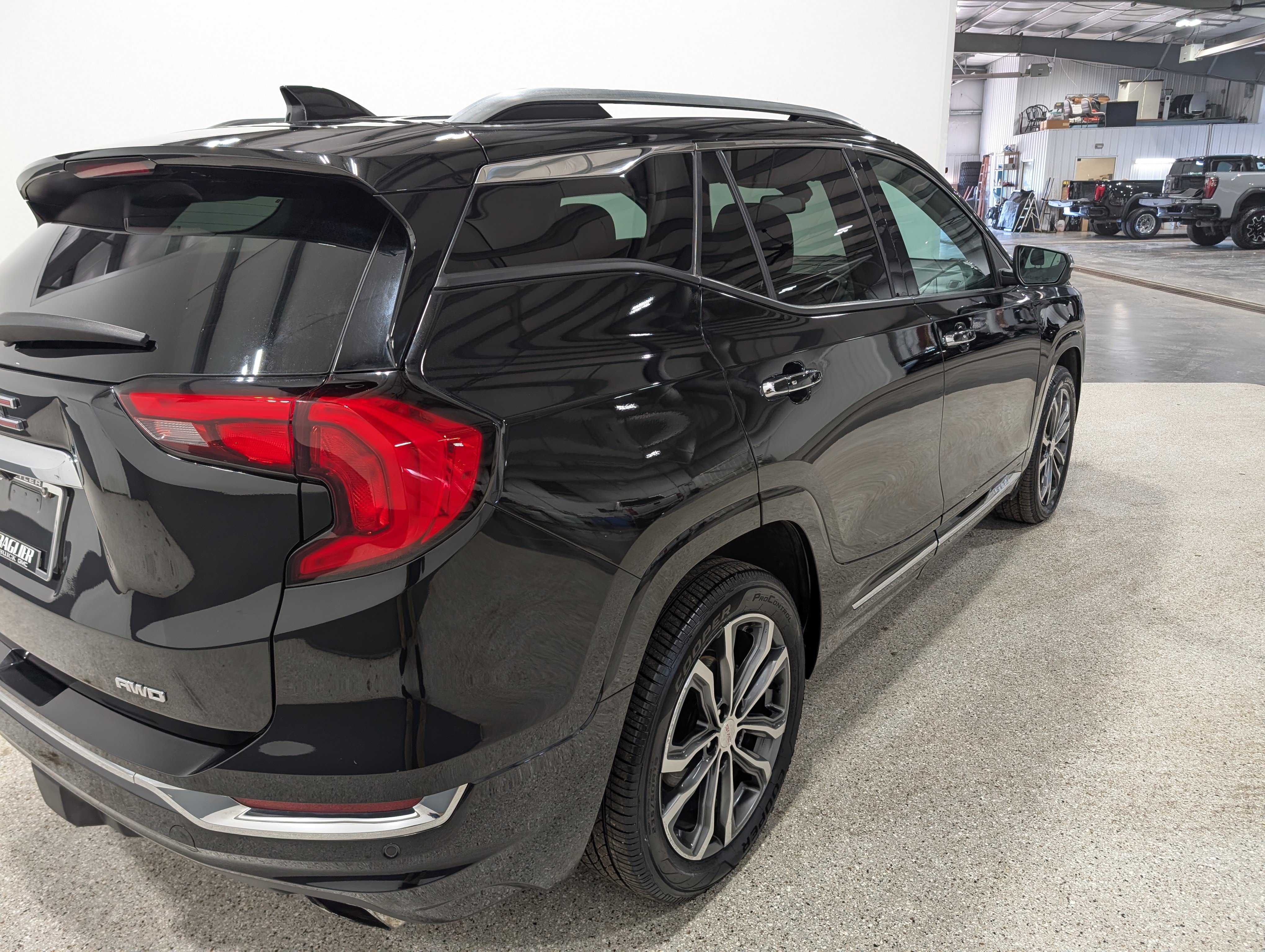 Used 2018 GMC Terrain Denali w/ Advanced Safety Package AWD/4WD image 3