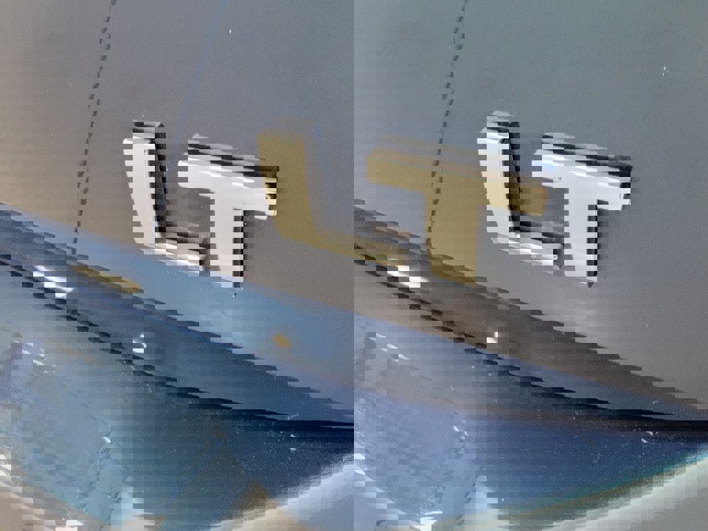 Used 2020 Chevrolet Equinox LT w/ Driver Convenience Package image 9