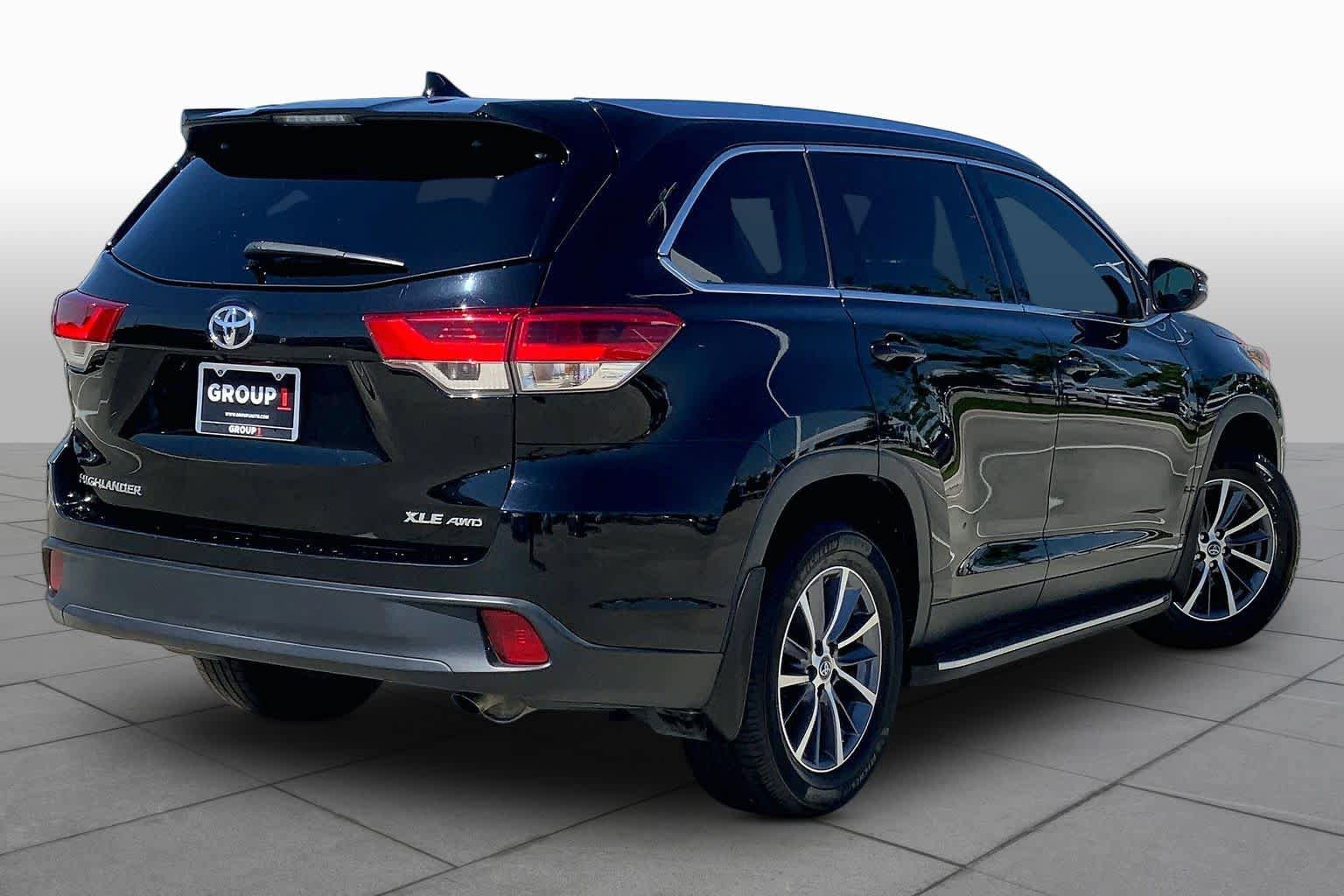 Used 2019 Toyota Highlander XLE AWD/4WD image 12