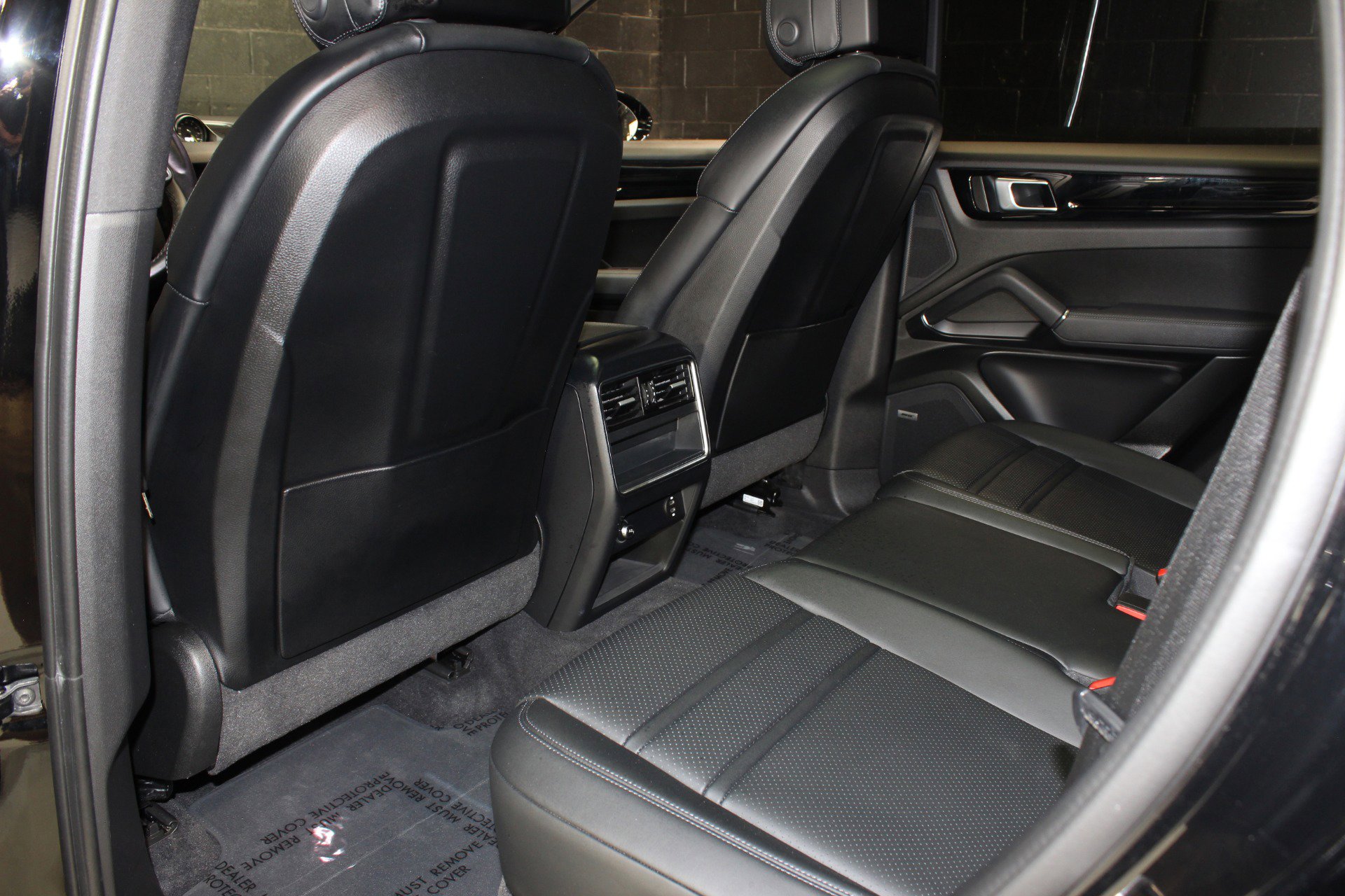 Used 2022 Porsche Cayenne E-Hybrid w/ Premium Package image 32